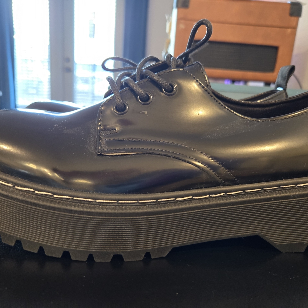 Classic Black Women's Oxford Shoes - Picture 3 of 5